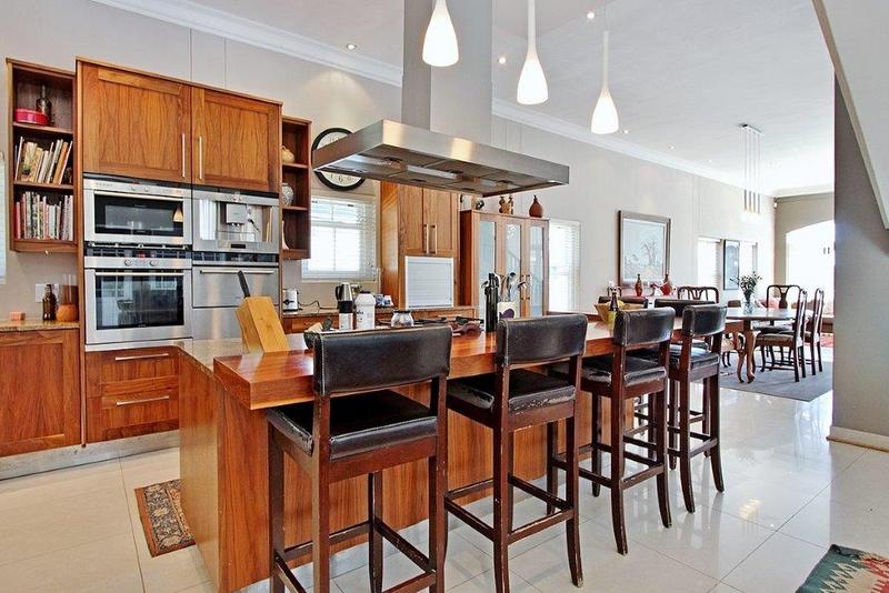 5 Bedroom Property for Sale in Hillcrest Western Cape